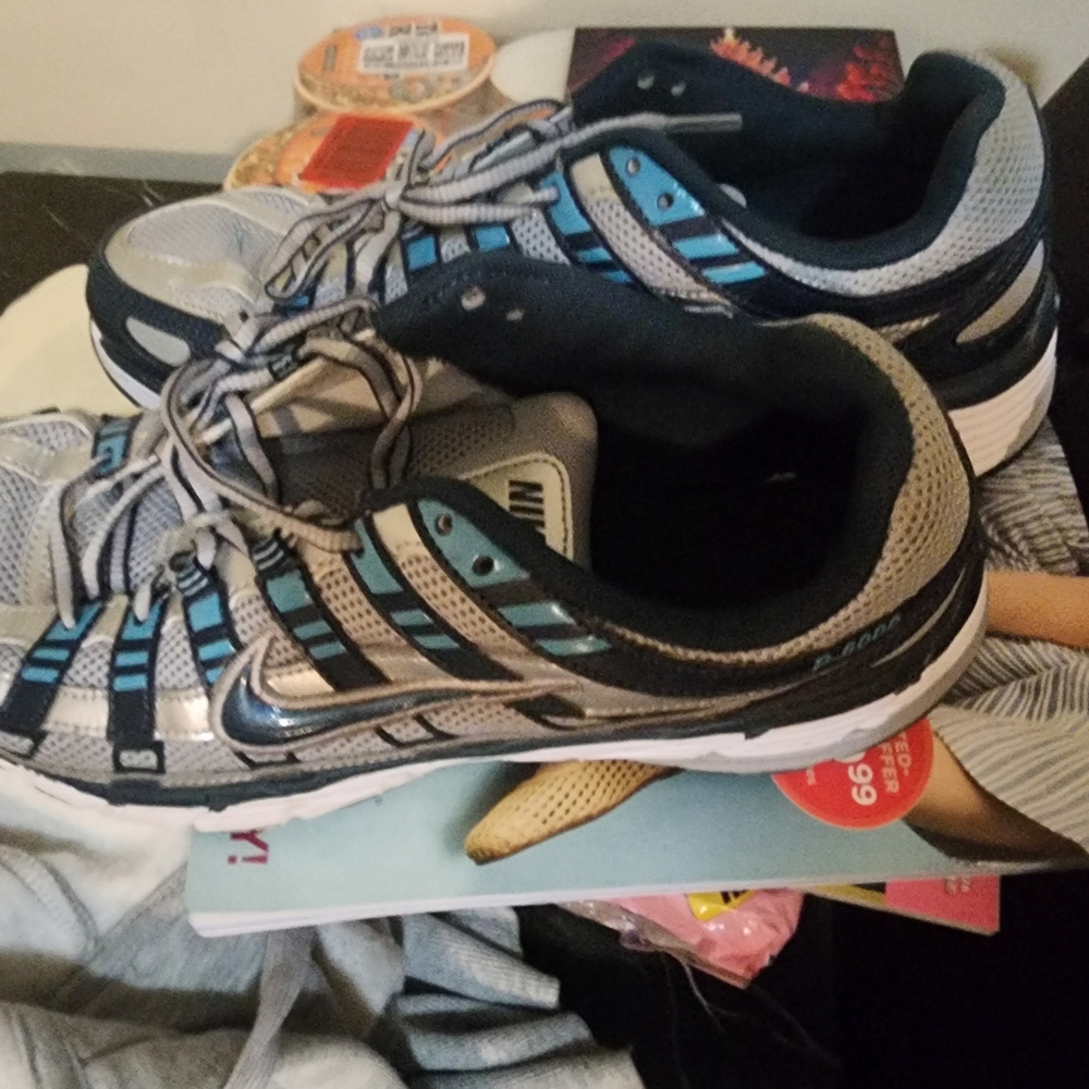 Nike Black and Blue Running Shoes - Picture 4 of 4